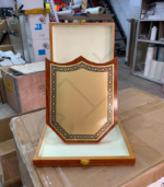 Trophée en Bois avec Plaque Aluminium Sublimation & Finition Feuille Or – Image 2